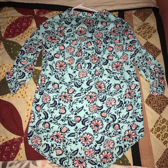 A long shirt with quarter sleeves - Picture 2 of 2